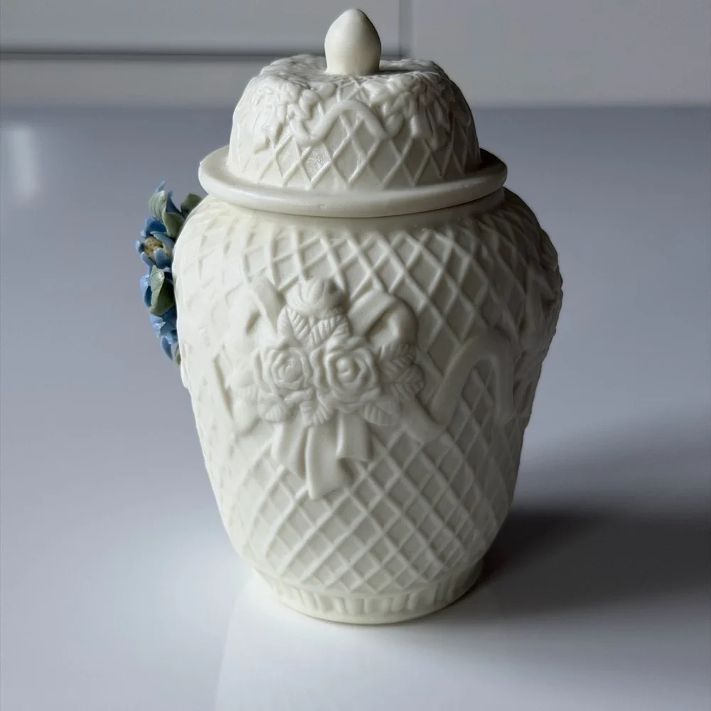 Vintage Hermitage Pottery Jade Ginger Box / Jar With Blue Flowers 🌺